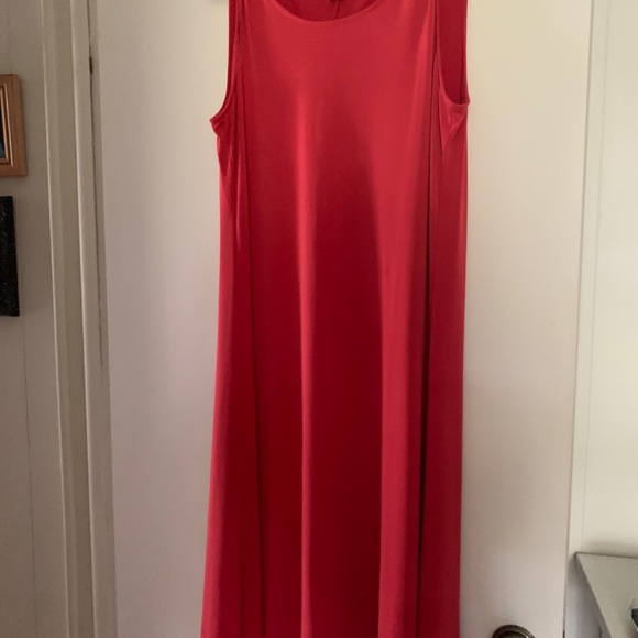 Dresses - Picture 2 of 3